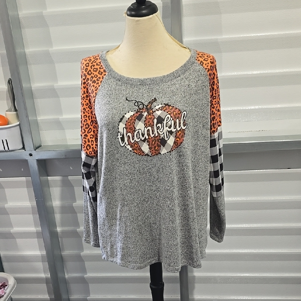 Gray and Orange Relaxed Graphic 3/4 Sleeve Tee